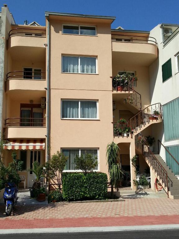 Apartments Deak Makarska Exterior photo